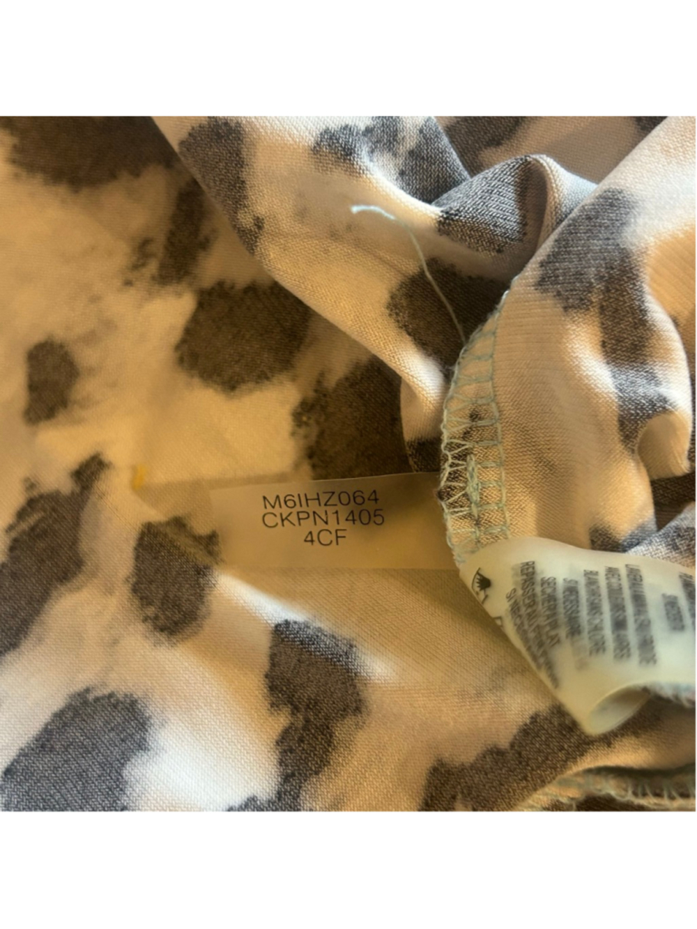 🔥 BUY ONE GET ONE FREE! Calvin Klein Abstract Geo Blouse Women L Blue White 🔥 - Picture 6 of 7